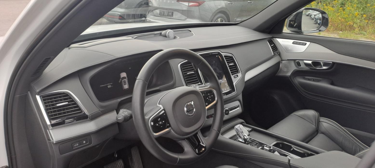 VOLVO XC90 2023