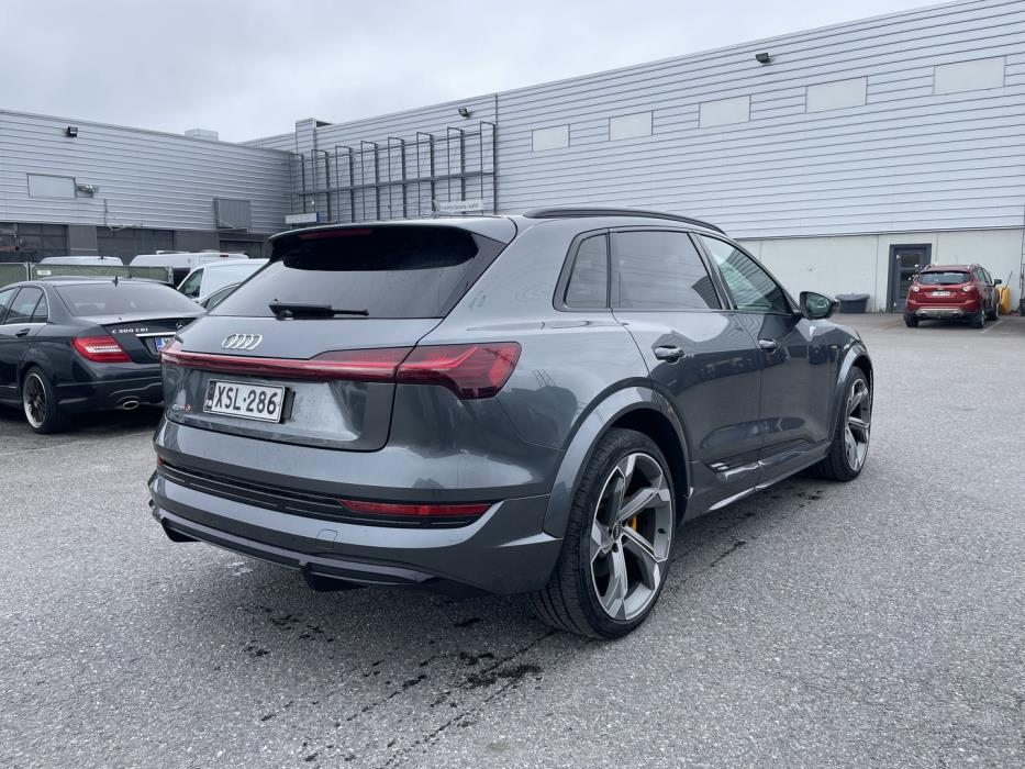 AUDI e-tron 2021