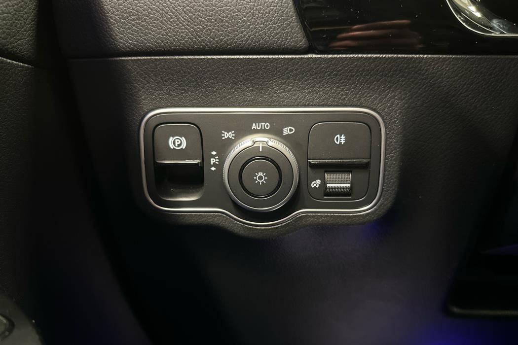 MERCEDES-BENZ EQA 2025