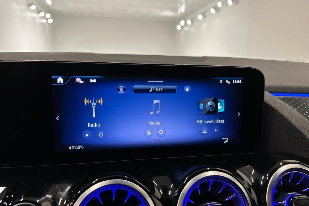 MERCEDES-BENZ EQA 2025