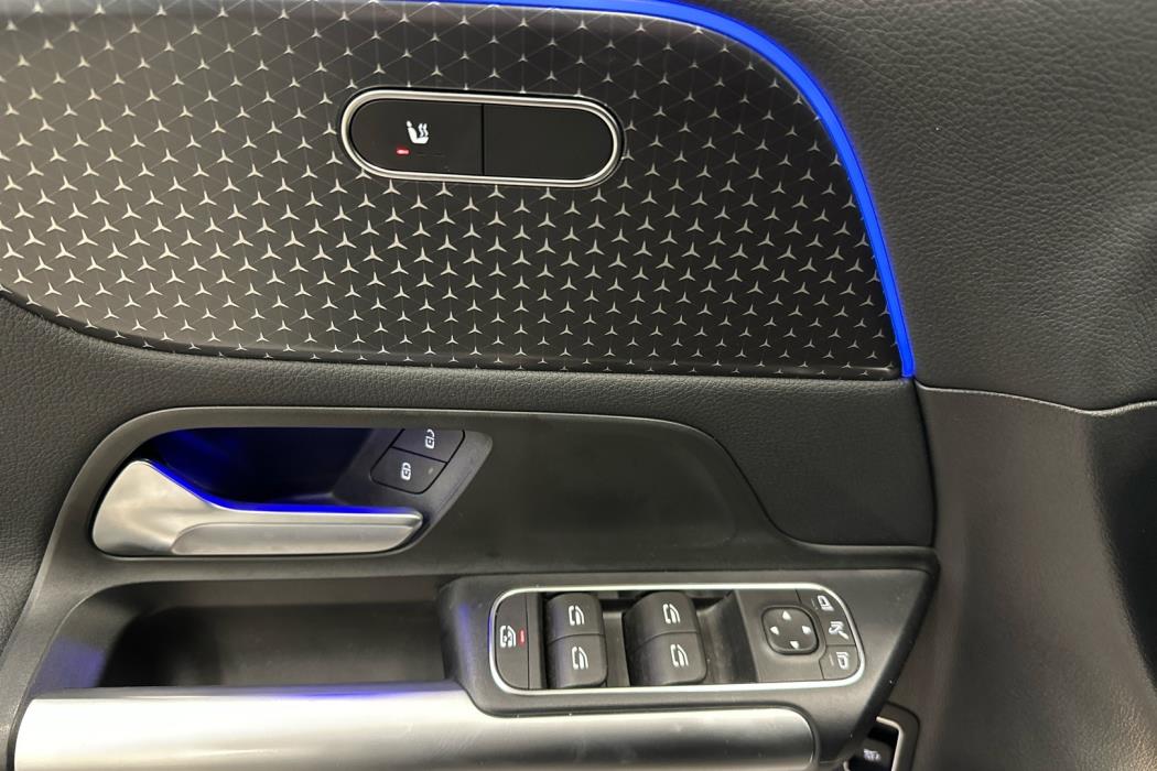 MERCEDES-BENZ EQA 2025