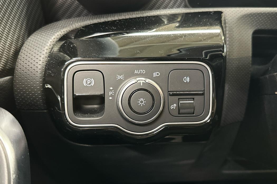 MERCEDES-BENZ A 2025