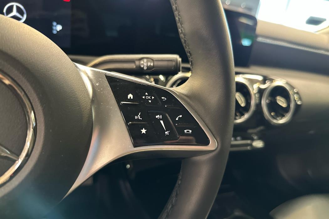 MERCEDES-BENZ A 2025