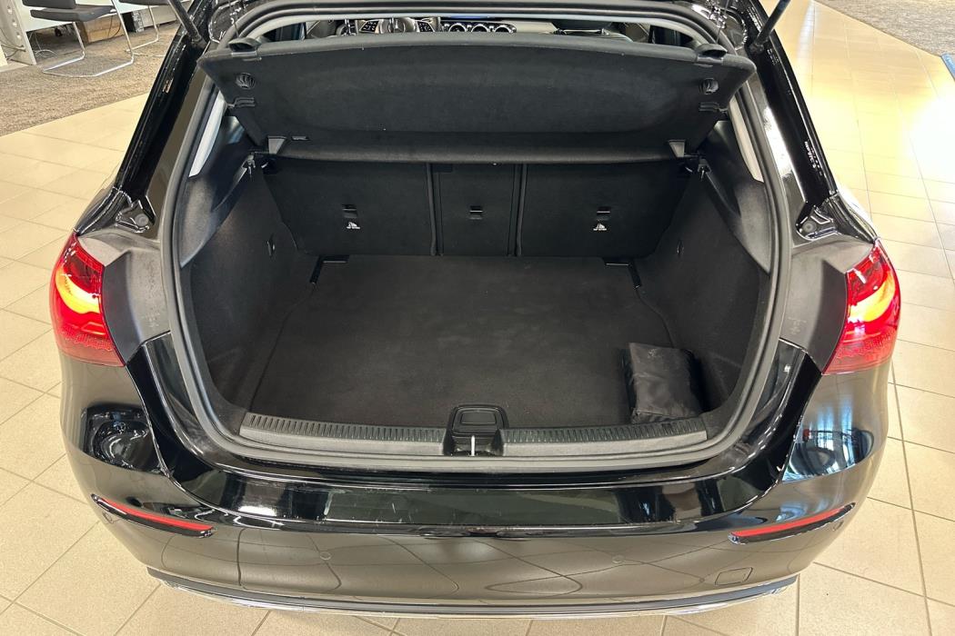 MERCEDES-BENZ A 2025