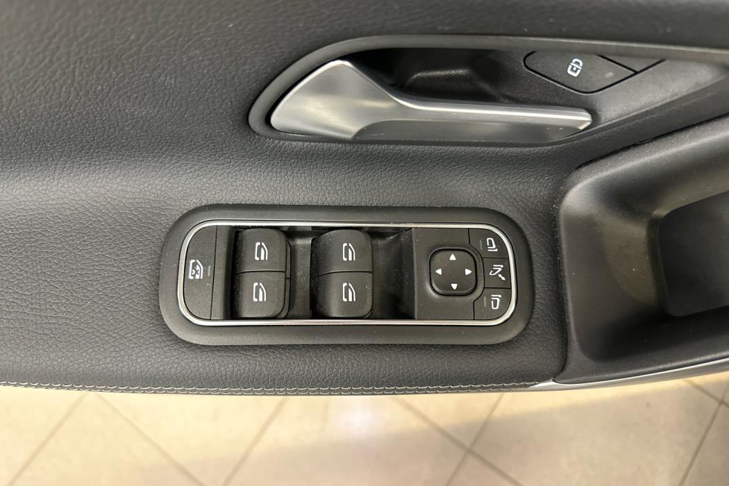 MERCEDES-BENZ A 2025