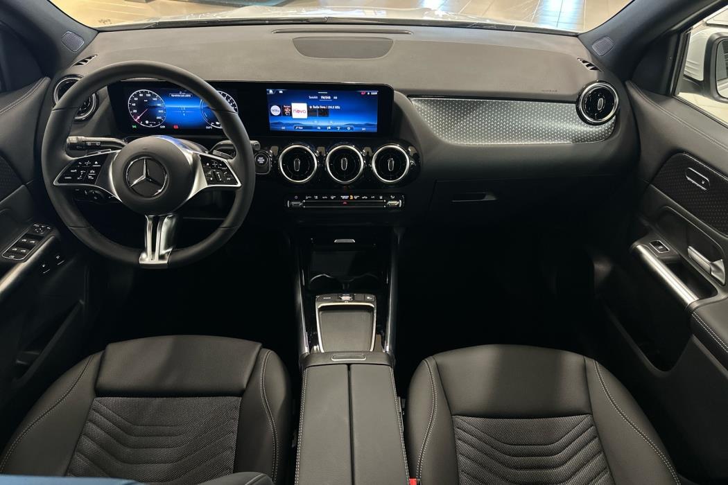 MERCEDES-BENZ GLA 2025