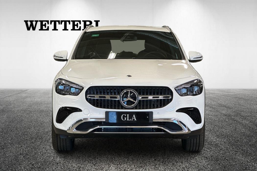 MERCEDES-BENZ GLA 2025