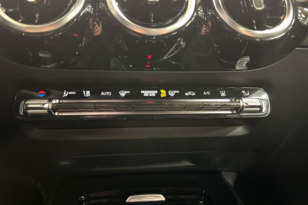 MERCEDES-BENZ GLA 2025