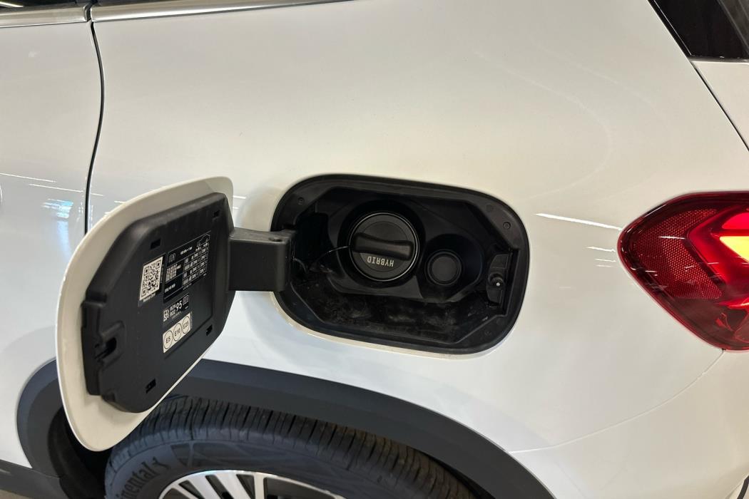 MERCEDES-BENZ GLA 2025