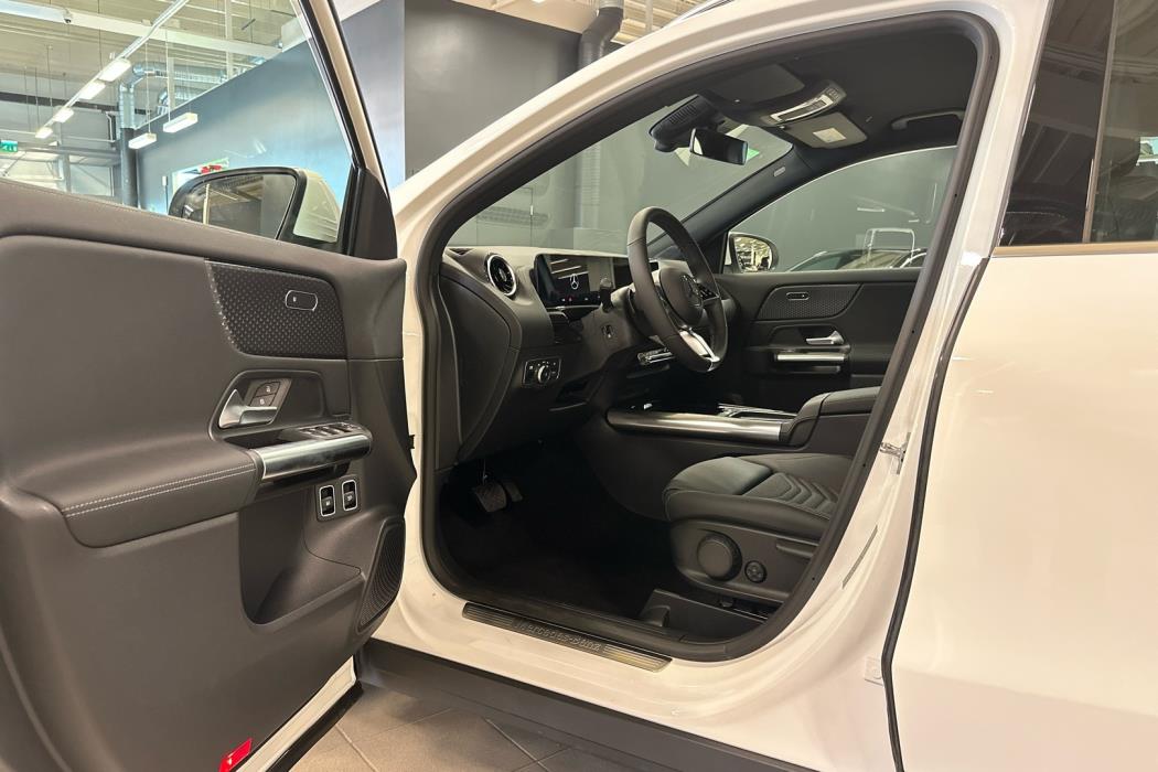 MERCEDES-BENZ GLA 2025