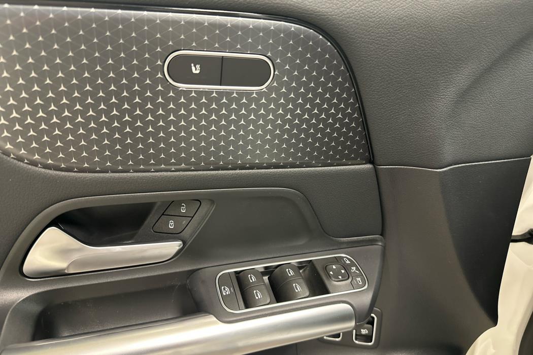 MERCEDES-BENZ GLA 2025