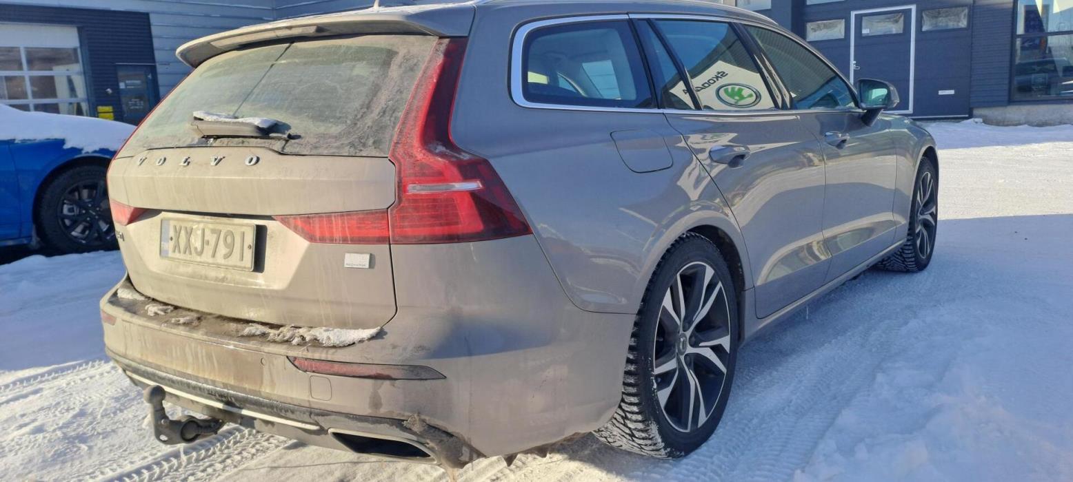 VOLVO V60 2021