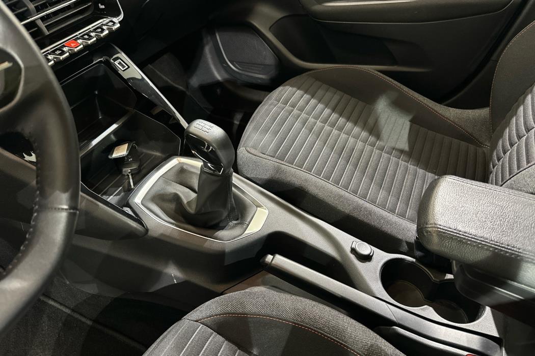 PEUGEOT 208 2021
