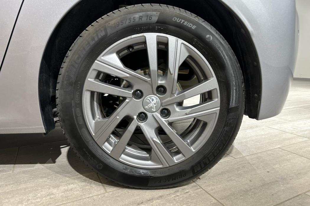 PEUGEOT 208 2021