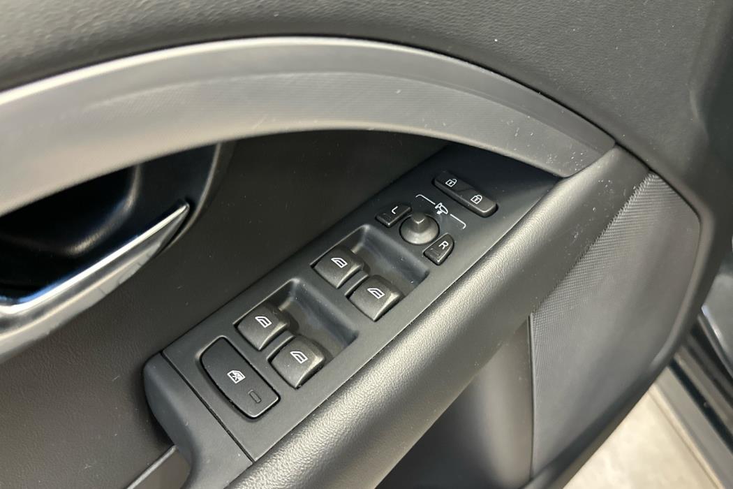 VOLVO V70 2016