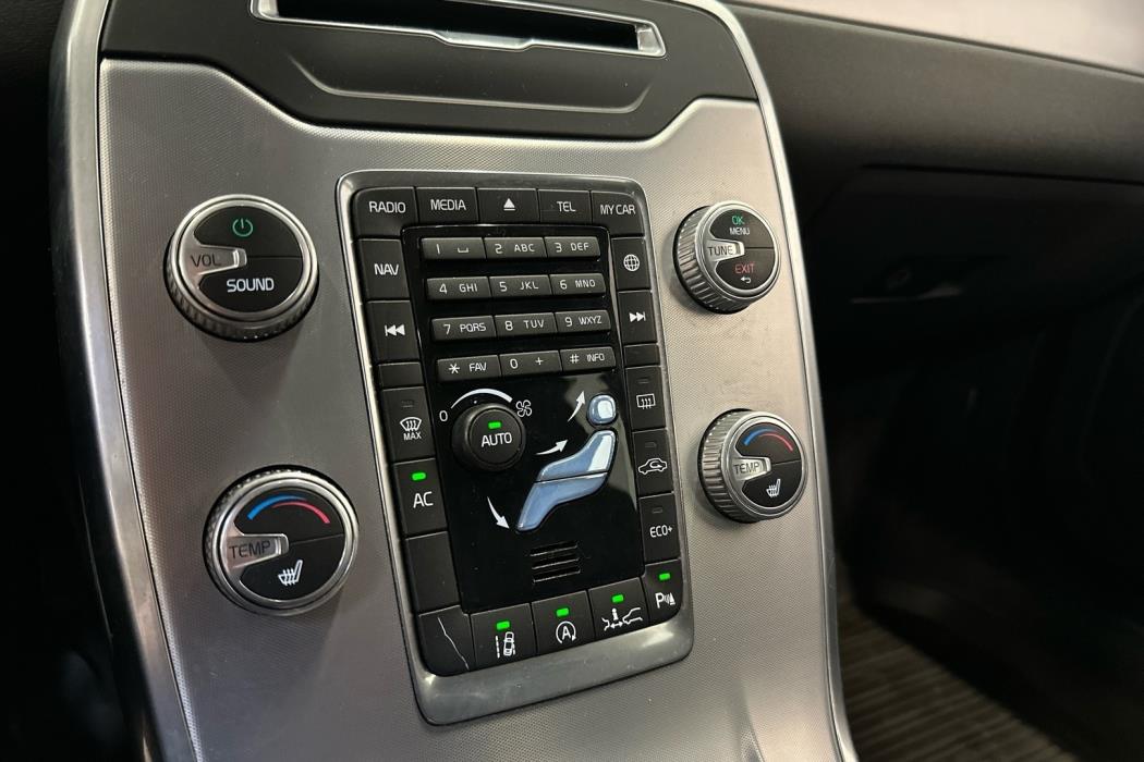 VOLVO V70 2016