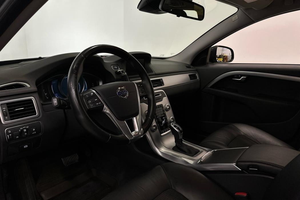 VOLVO V70 2016