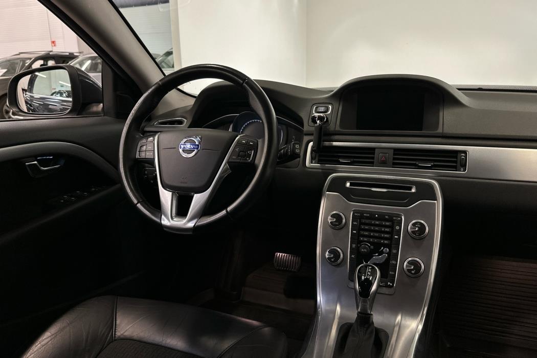 VOLVO V70 2016