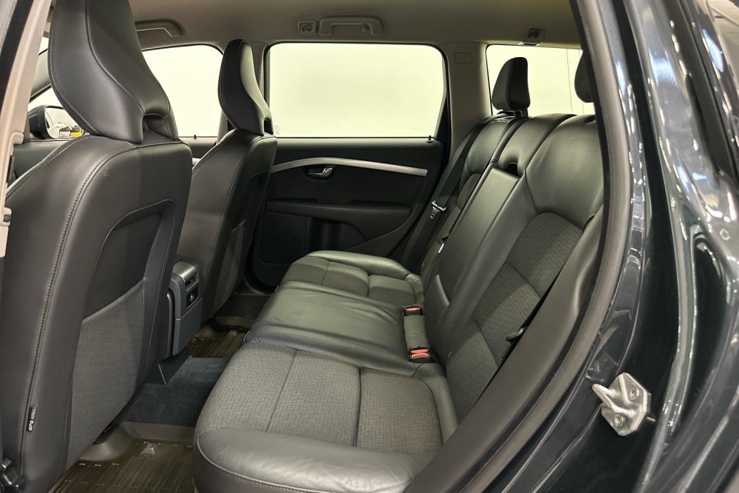 VOLVO V70 2016