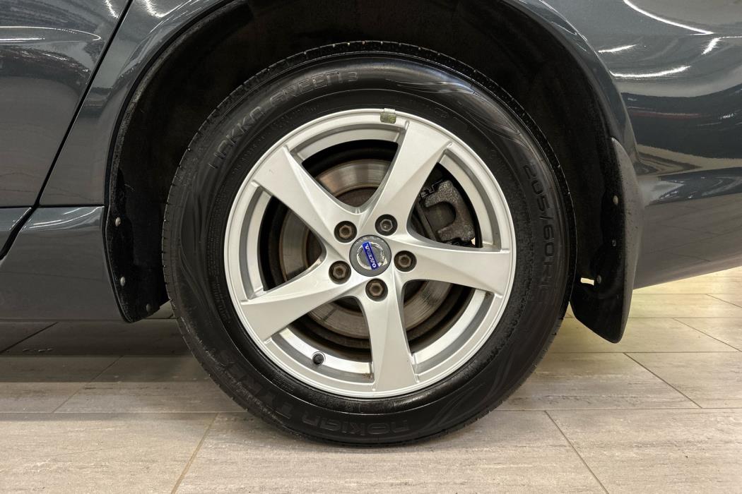 VOLVO V70 2016