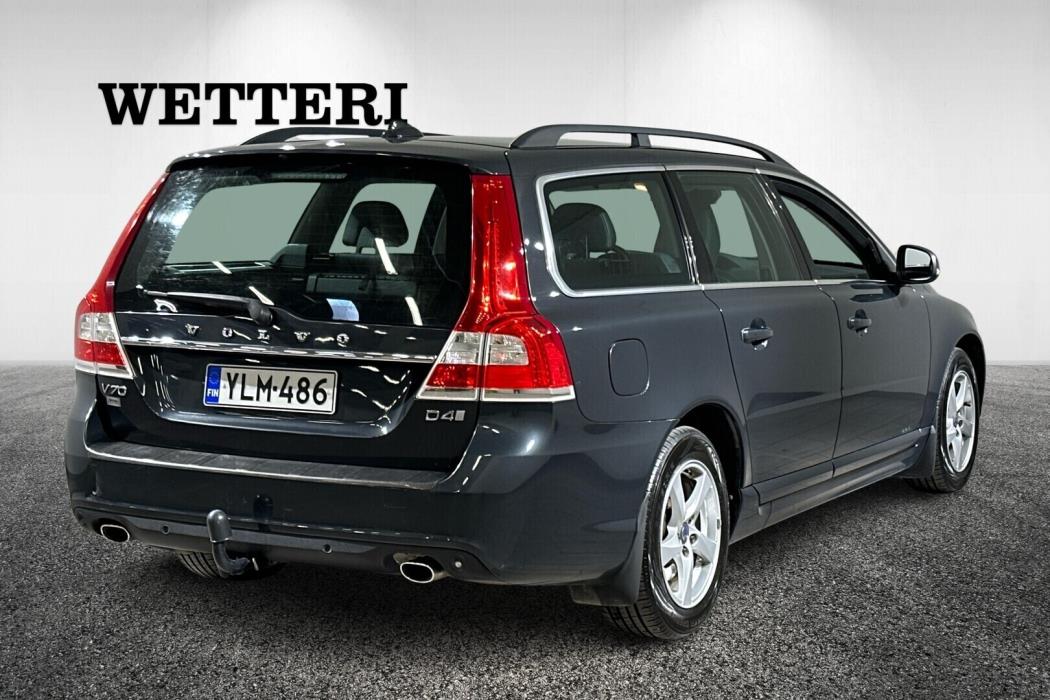 VOLVO V70 2016