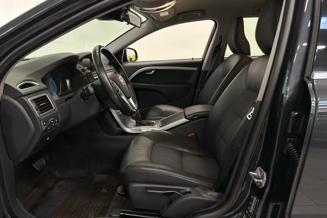 VOLVO V70 2016
