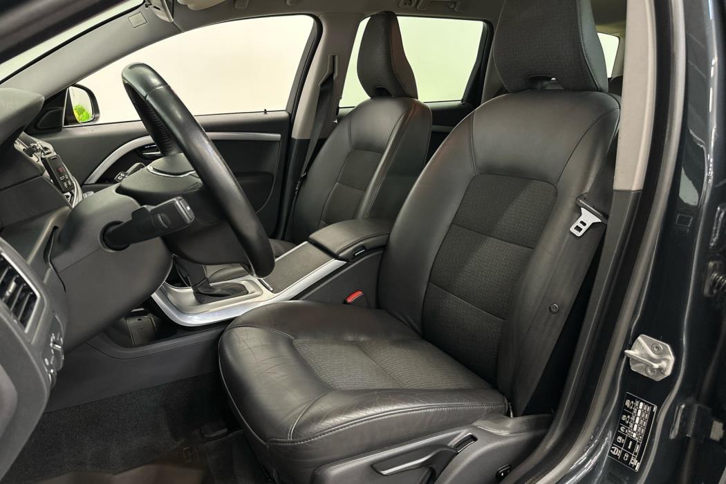 VOLVO V70 2016