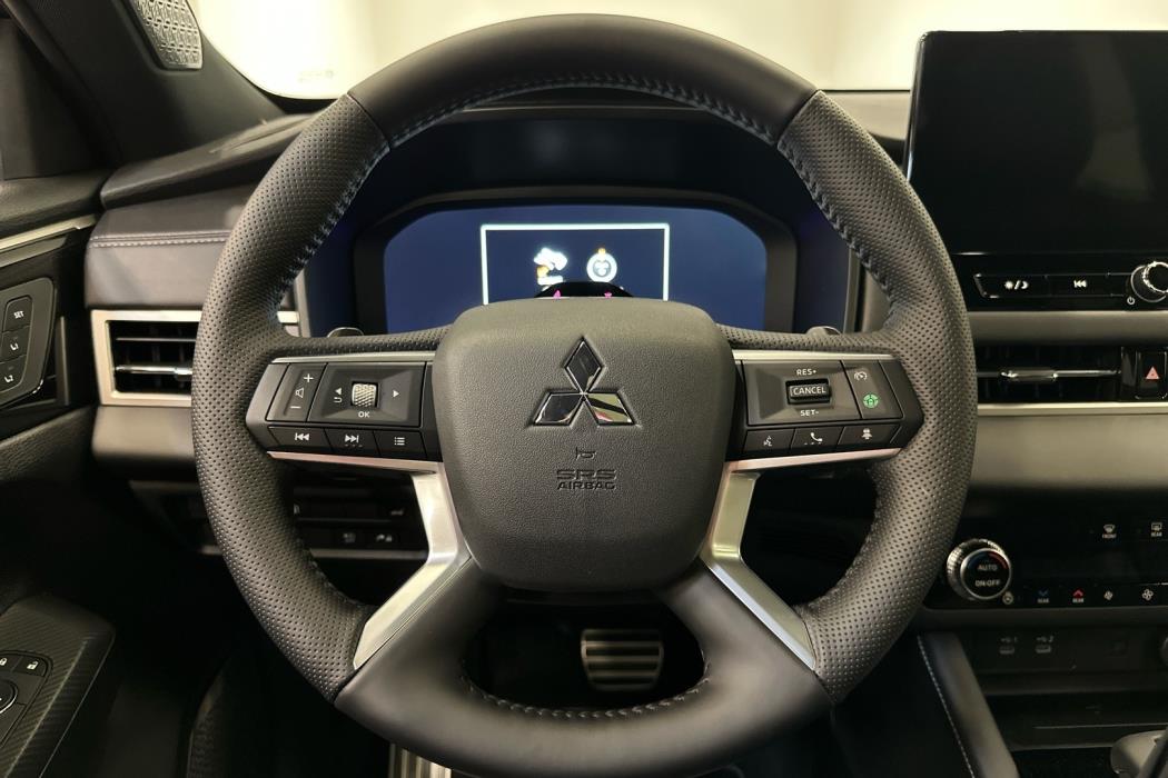 MITSUBISHI Outlander 2026