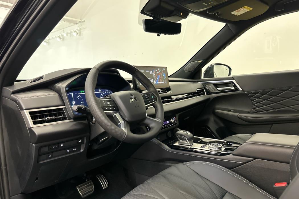 MITSUBISHI Outlander 2026
