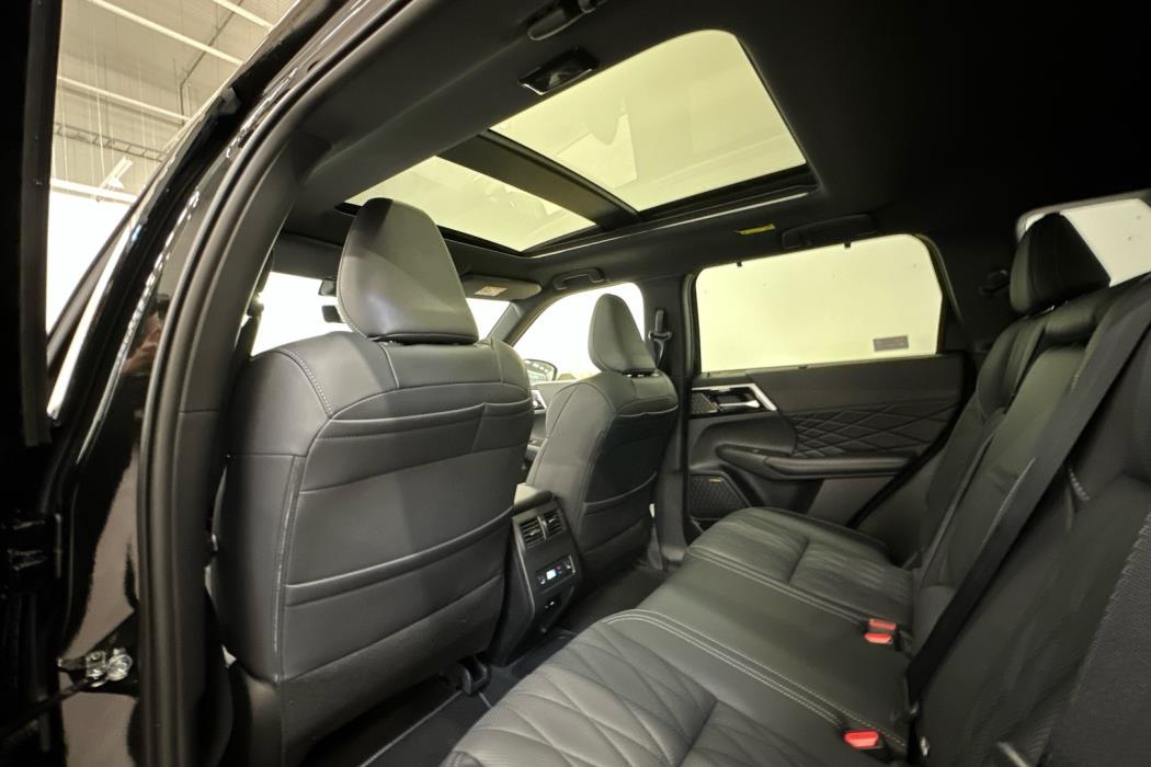 MITSUBISHI Outlander 2026