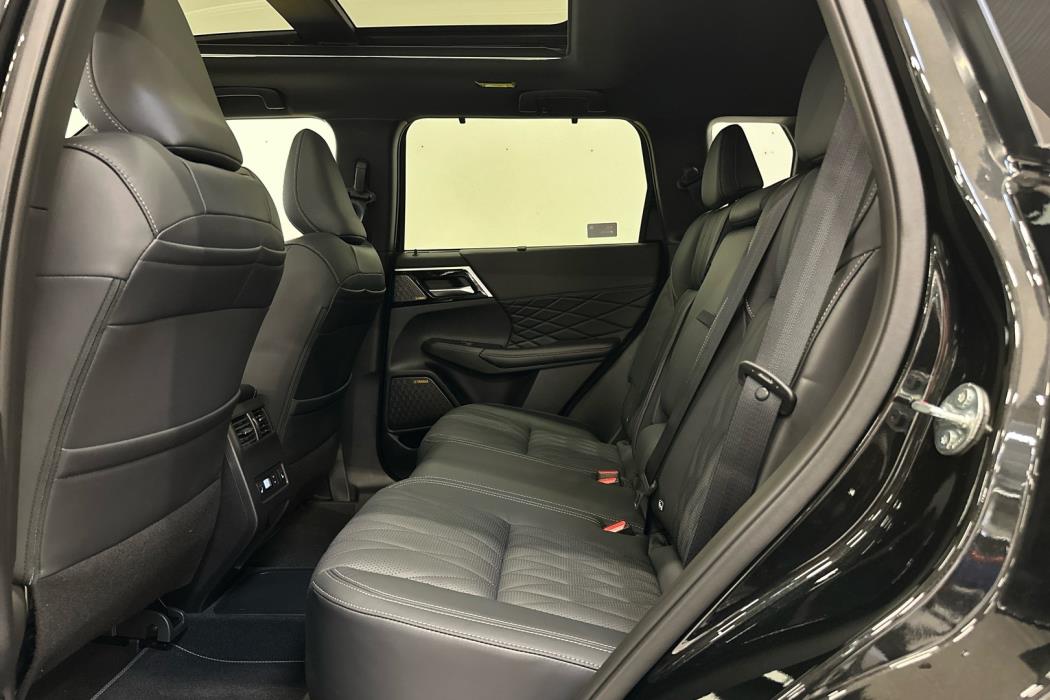 MITSUBISHI Outlander 2026