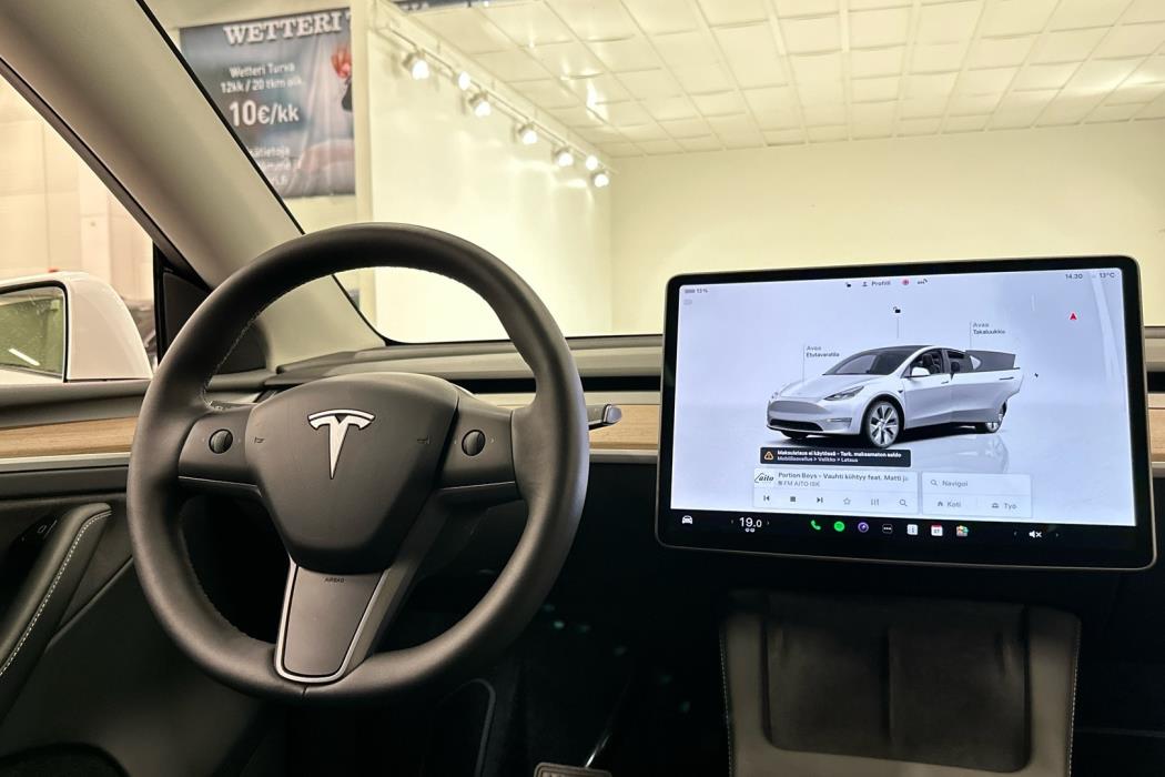 TESLA Model Y 2023