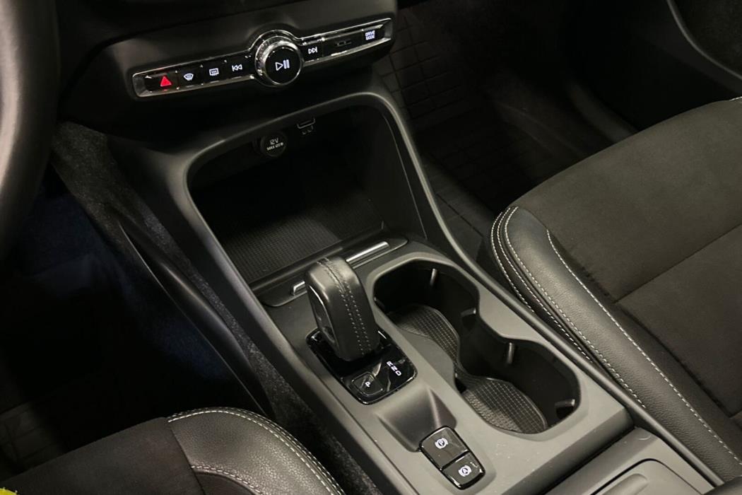 VOLVO XC40 2019