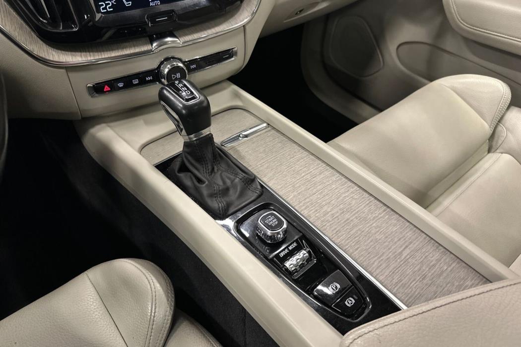VOLVO XC60 2019