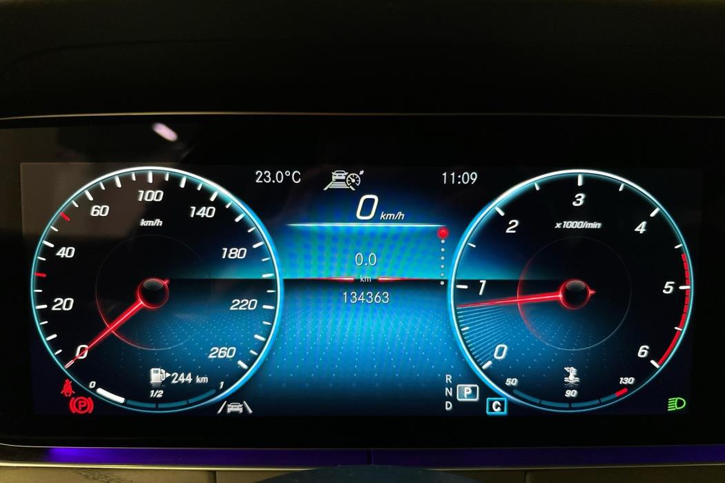 MERCEDES-BENZ E 2021