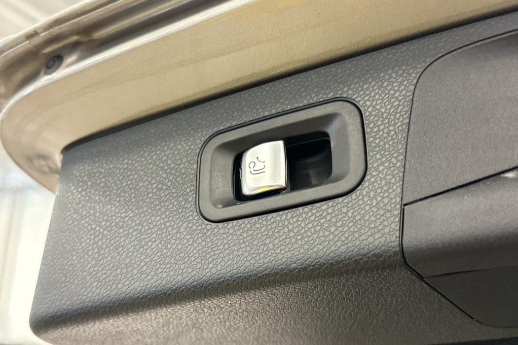 MERCEDES-BENZ E 2021