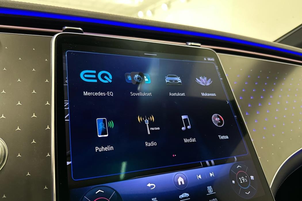 MERCEDES-BENZ EQE 2022