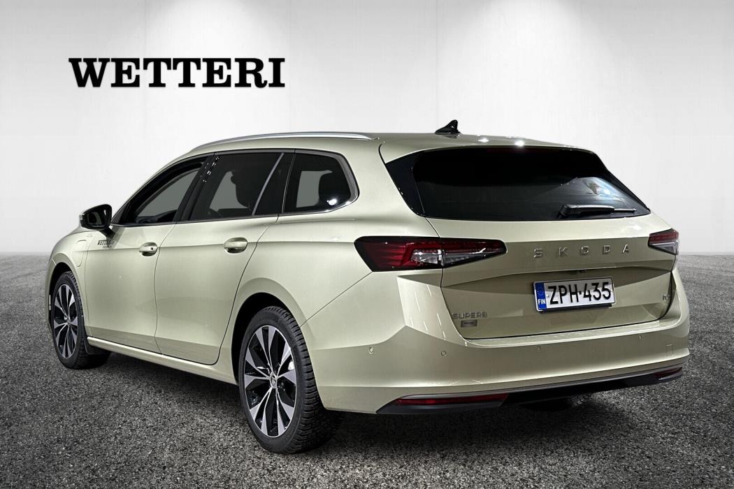 SKODA Superb 2025