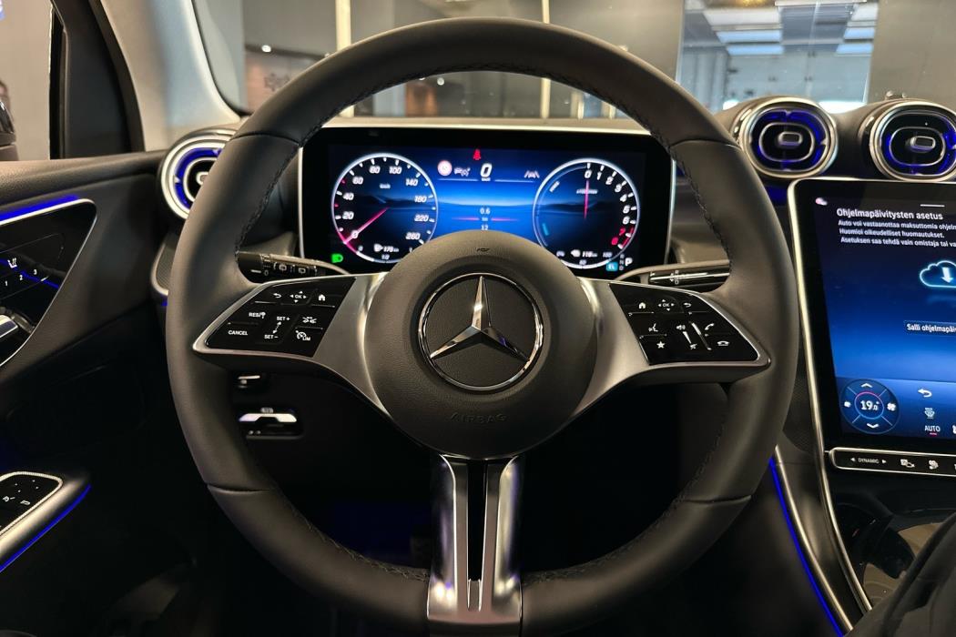 MERCEDES-BENZ GLC 2025