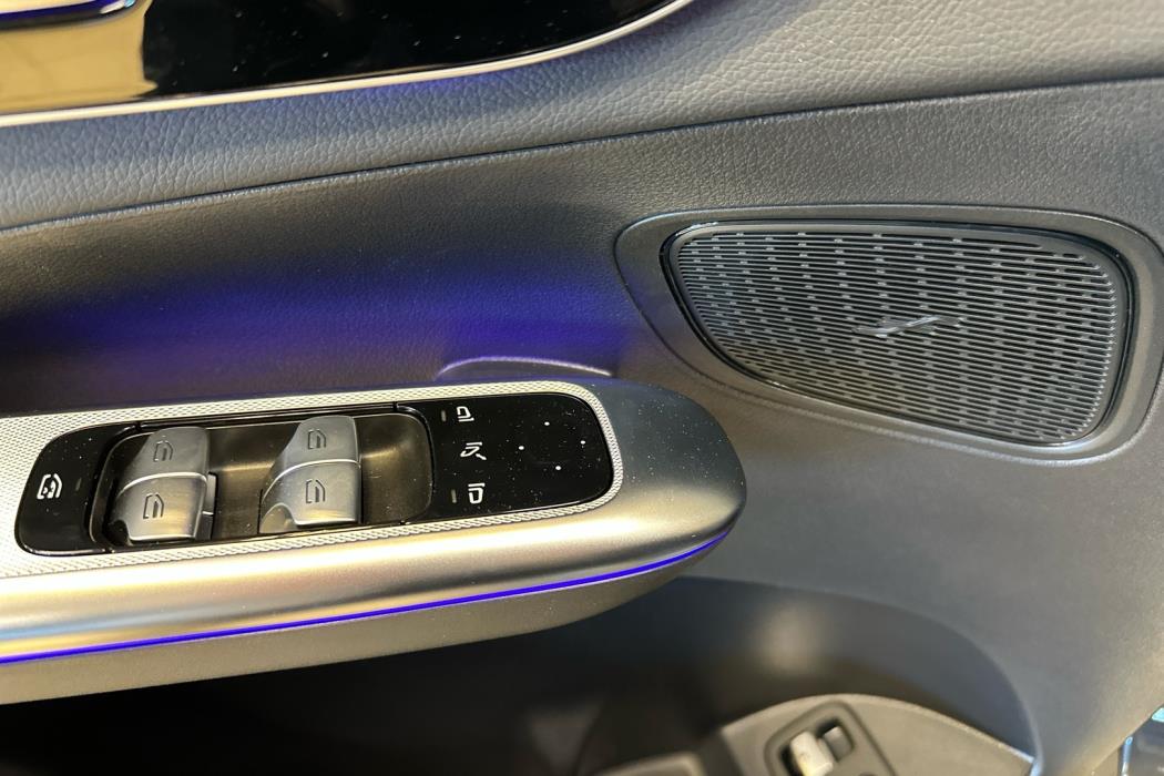 MERCEDES-BENZ GLC 2025