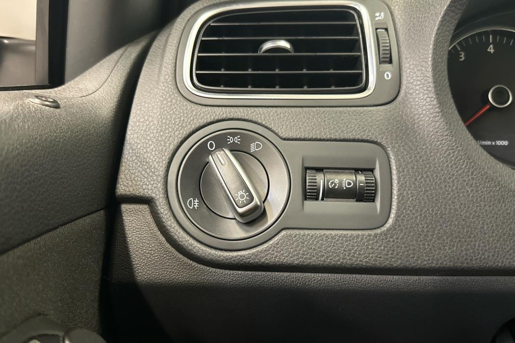 VOLKSWAGEN Polo 2011