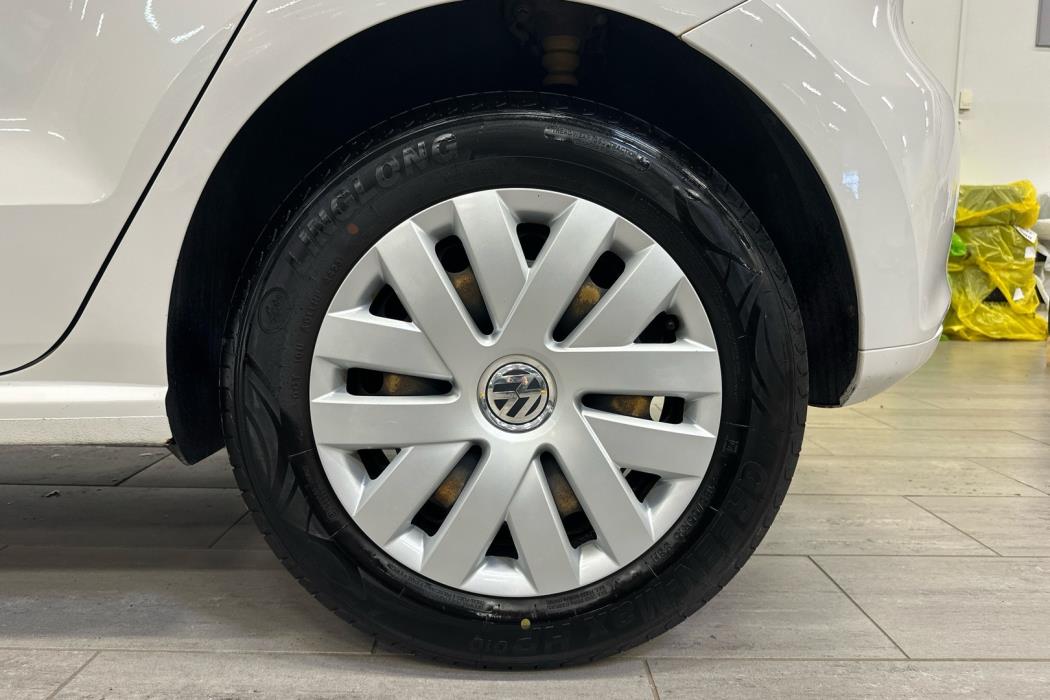 VOLKSWAGEN Polo 2011