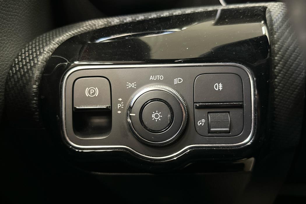 MERCEDES-BENZ A 2019