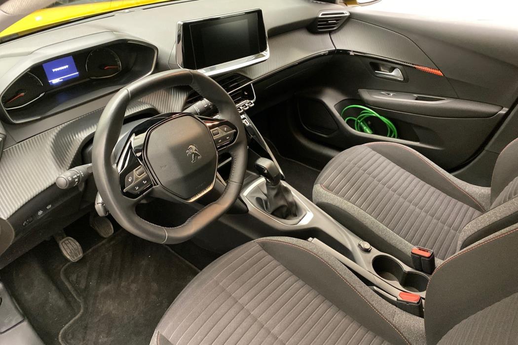 PEUGEOT 208 2021