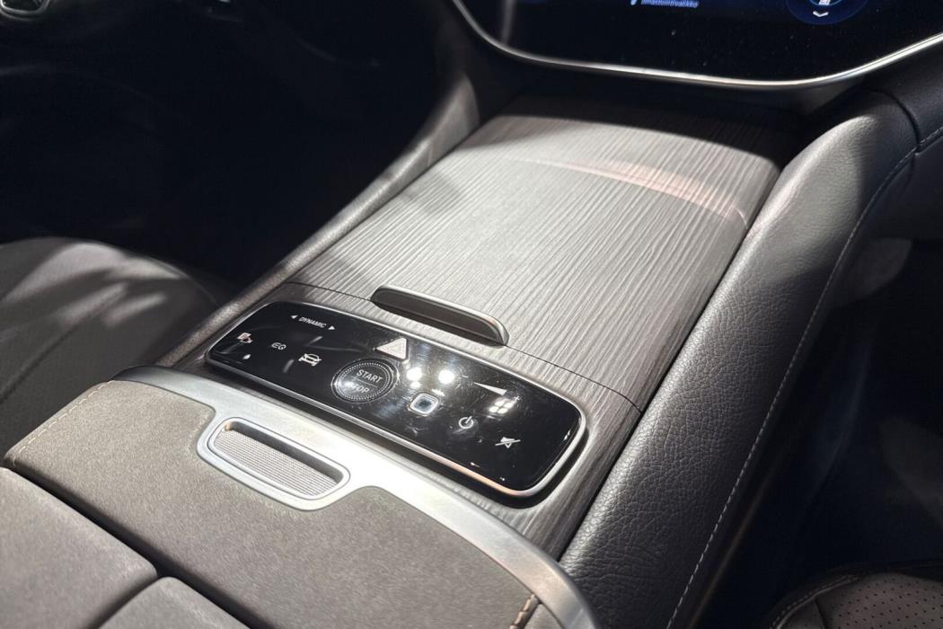 MERCEDES-BENZ EQS SUV 2023