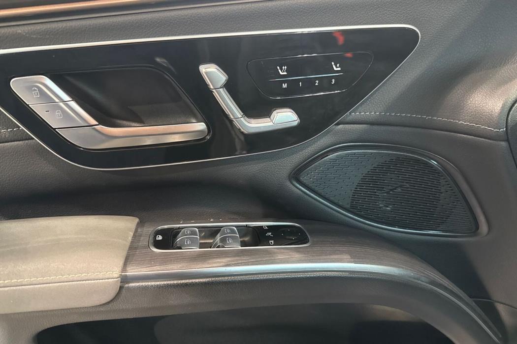 MERCEDES-BENZ EQS SUV 2023