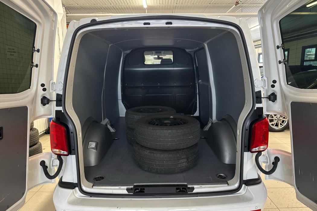 VOLKSWAGEN Transporter 2024