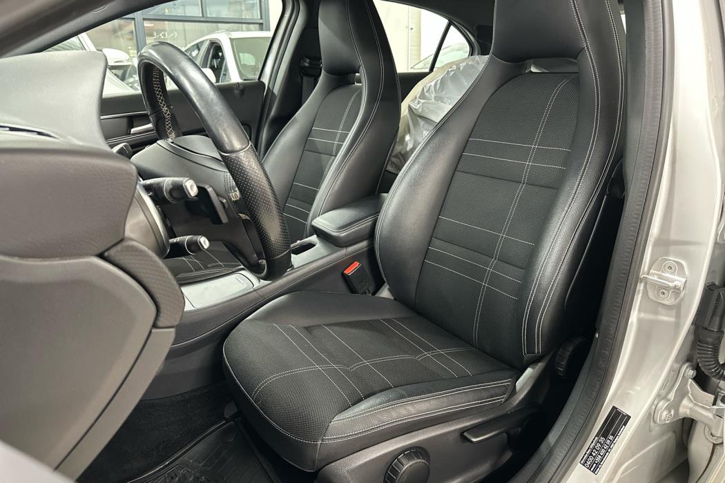 MERCEDES-BENZ A 2015