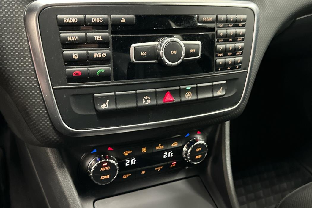 MERCEDES-BENZ A 2015