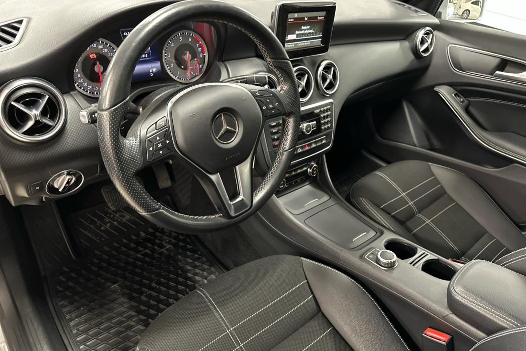 MERCEDES-BENZ A 2015